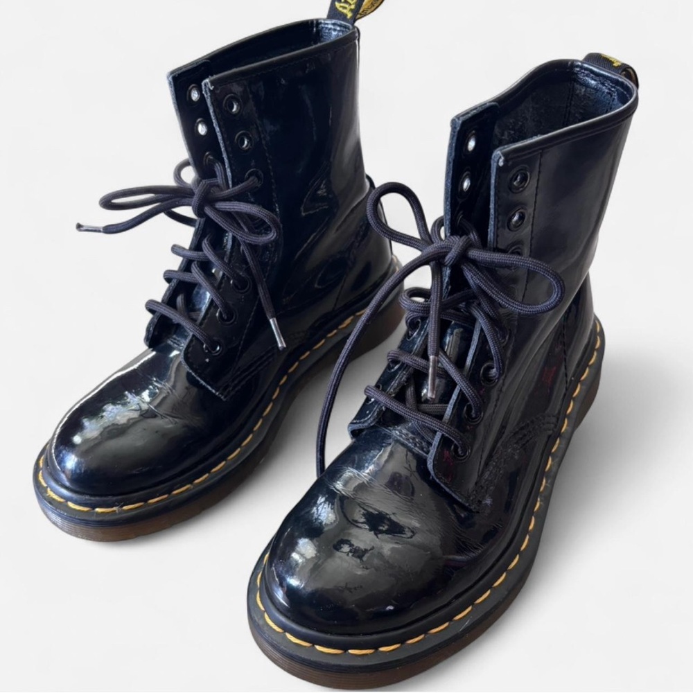 Women’s Size 6 Lace Up Dr Martens Boots